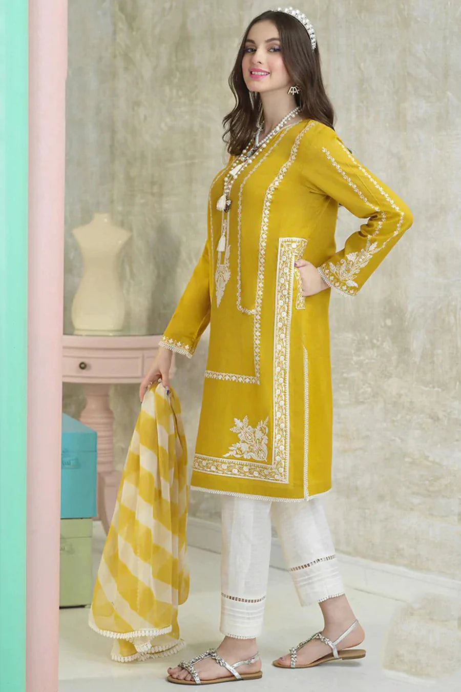 Asim Jofa Luxury 3PC Lawn Suit with Diamond Dupatta – Elegant & Premium Quality